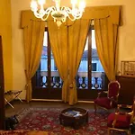Odoni Aparthotel 4*