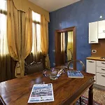 Odoni Aparthotel 4*