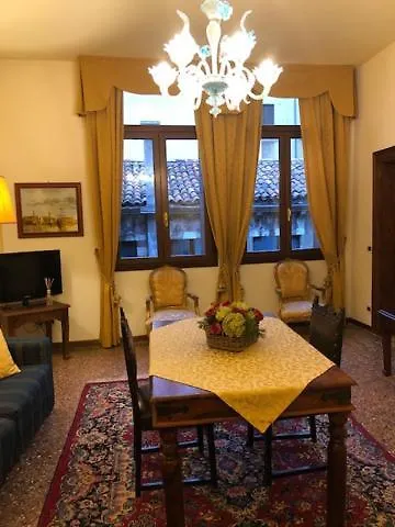 Odoni Apartahotel 4*