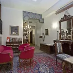 Odoni Apart-hotel 4*