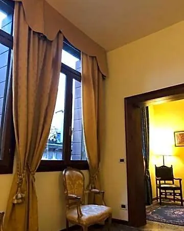 Odoni Aparthotel 4*