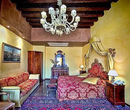 Odoni Apartahotel