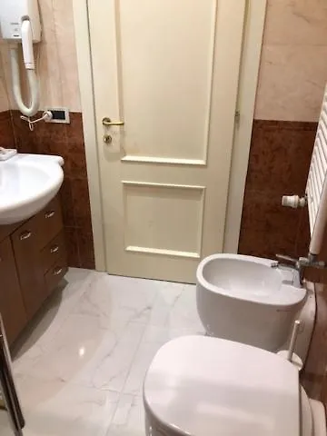 Odoni Apartahotel 4*