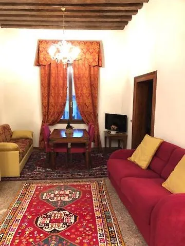 Odoni Apartahotel 4*