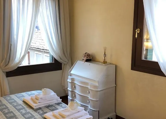 Odoni Apartahotel 4*