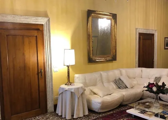 Odoni Apartahotel 4*