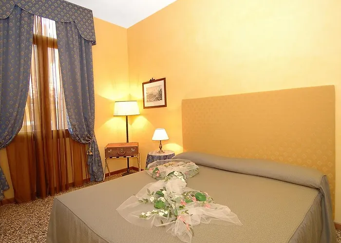 Odoni Apartahotel 4*